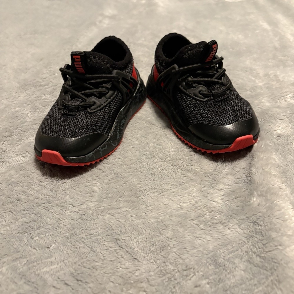 Puma Boys Size 5C Shoes Sneakers Black Red Slip on with Laces Shoes